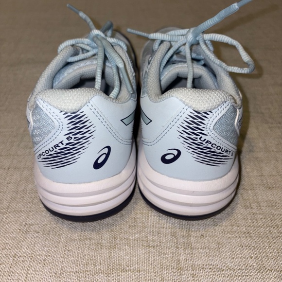 Asics | Women's Upcourt 5 Volleyball Shoes | Size 8 - Picture 2 of 8